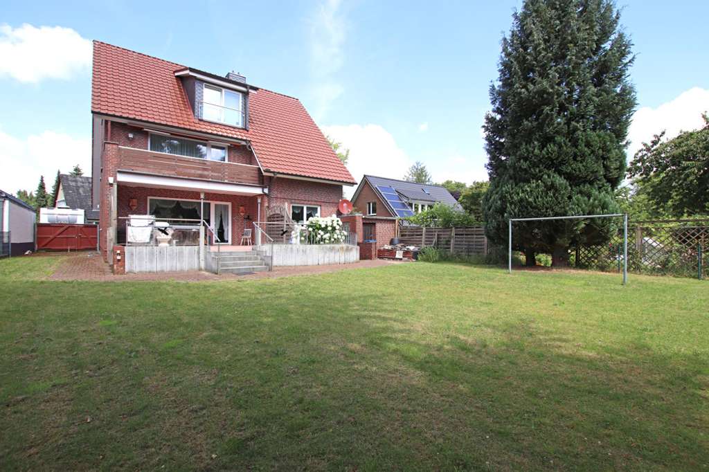 Immobilie in Bad Schwartau - „Hochwertig modernisiertes Wohnhaus in Bad Schwartau: Viel Platz und Komfort für die ganze Familie.“ - Bild 1