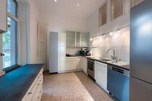 Inviting downtown apartment 2 BR, 1.5 BA, fitted kitchen, balcony & garage | WAGNER IMMOBILIEN – Schiersteiner Straße 8, 65185 Mitte, Wiesbaden – Vorschaubild 2