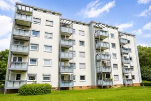 4 Zimmer Wohnung. Wohnkomfort, Balkon, Einbauküche in gefragter Lage von Salzgitter-Lebenstedt