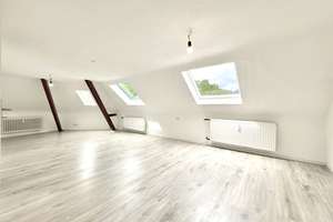 Über den Dächern des Blumenplatzes – Modernisierte 2-Zimmer-Wohnung mit Einbauküche