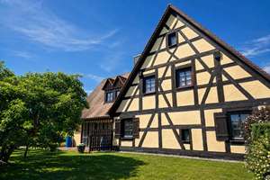 Ein- bis Zweifamilienhaus mit großem Garten & Doppelgarage in Nürnberg-Kornburg – Die vollständige Adresse der Immobilie erhältst du vom Anbieter., 90455 Kornburg, Worzeldorf, Nürnberg – Vorschaubild 2
