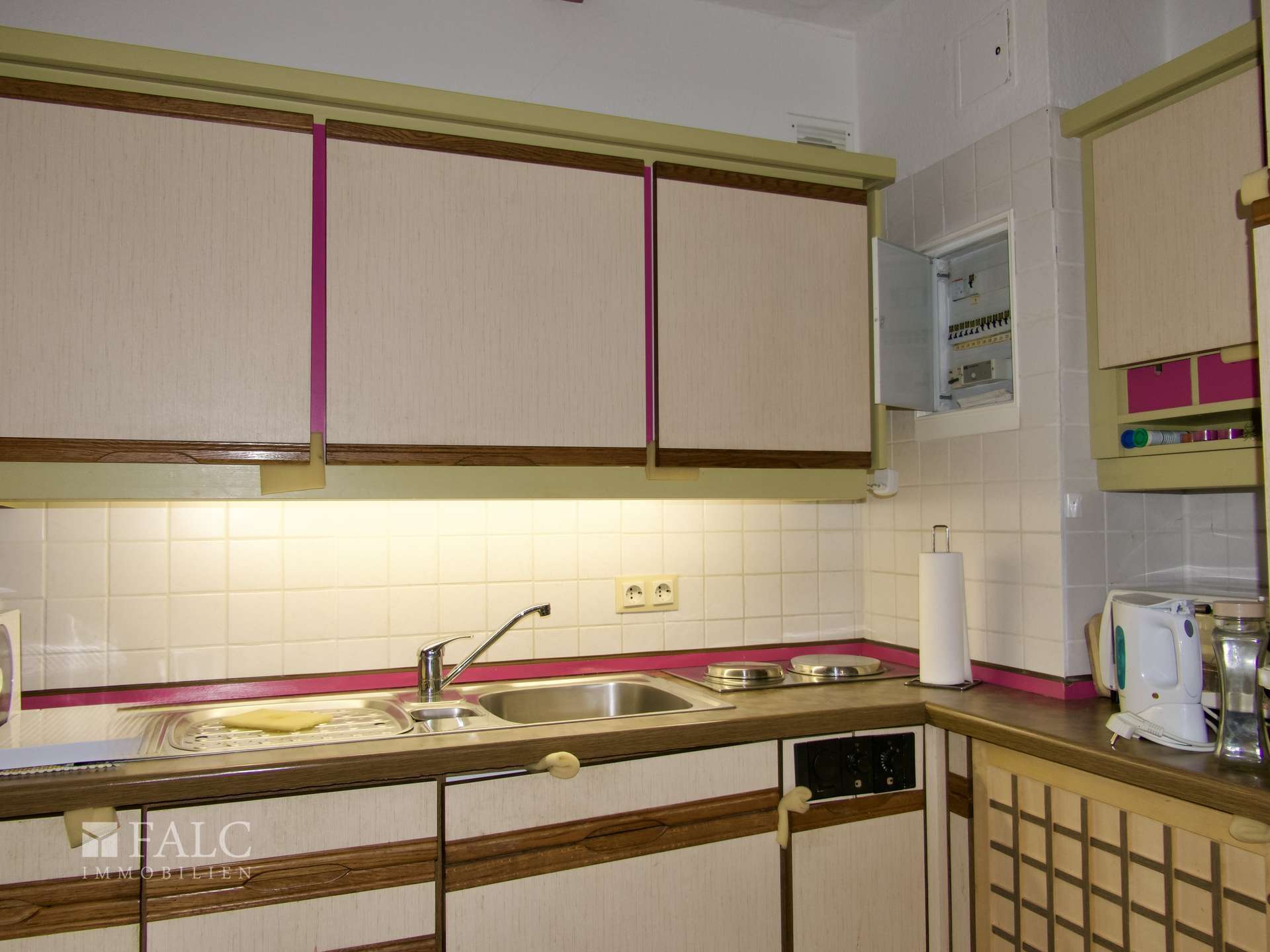 Immobilie in Riedenburg - Einfach Mehr: Gepflegte Nichtraucher-2-Zimmer-Wohnung, möbiliert, Aufzug, Süd-Loggia-Balkon. TG. - Bild 5