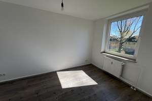 Grünes Umfeld - Renovierte 3 Zi.- Whng. - Wannenbad  mit Fenster - Duisburg – Gillhausenstr. 22, 47226 Hochemmerich, Duisburg – Vorschaubild 5