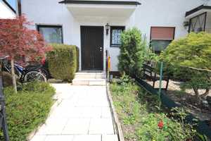 Zentral gelegenes Reiheneckhaus mit sonnenverwöhntem Garten – München – Vorschaubild 1