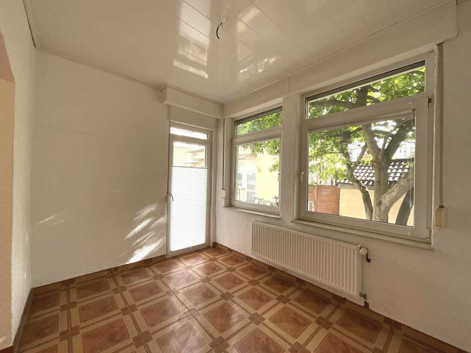 Esszimmer - Blick zum Fenster 