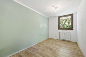 Fünf Zimmer voller Möglichkeiten – Wohnen mit Balkon und Blick ins Grüne – Die vollständige Adresse der Immobilie erhältst du vom Anbieter., 81669 Ramersdorf, München – Vorschaubild 8
