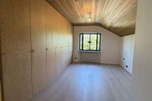 Großzügiges, teilmöbliertes Einfamilienhaus mit viel Holz, Sauna und kleinem Garten – Kinaderweg X, 85551 Kirchheim bei München – Vorschaubild 9