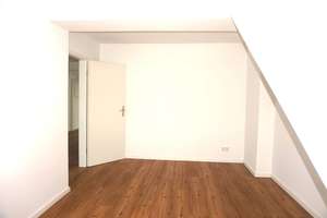 Moderner Dachgeschossausbau!
2-Zi-Wohnung mit Einbauküche in Bramfeld! – Olewischtwiet 41 a, 22177 Bramfeld, Hamburg – Vorschaubild 9