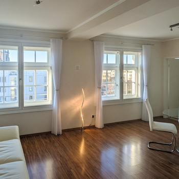 Urban, hochwertig, Lift, Blick auf die Dreikönigskirche...