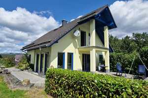 Schickes Einfamilienhaus mit Einliegerwohnung und großer Doppelgarage in Ortsrandlage von Herdorf! – Altenkirchen (Westerwald) (Kreis) – Vorschaubild 2