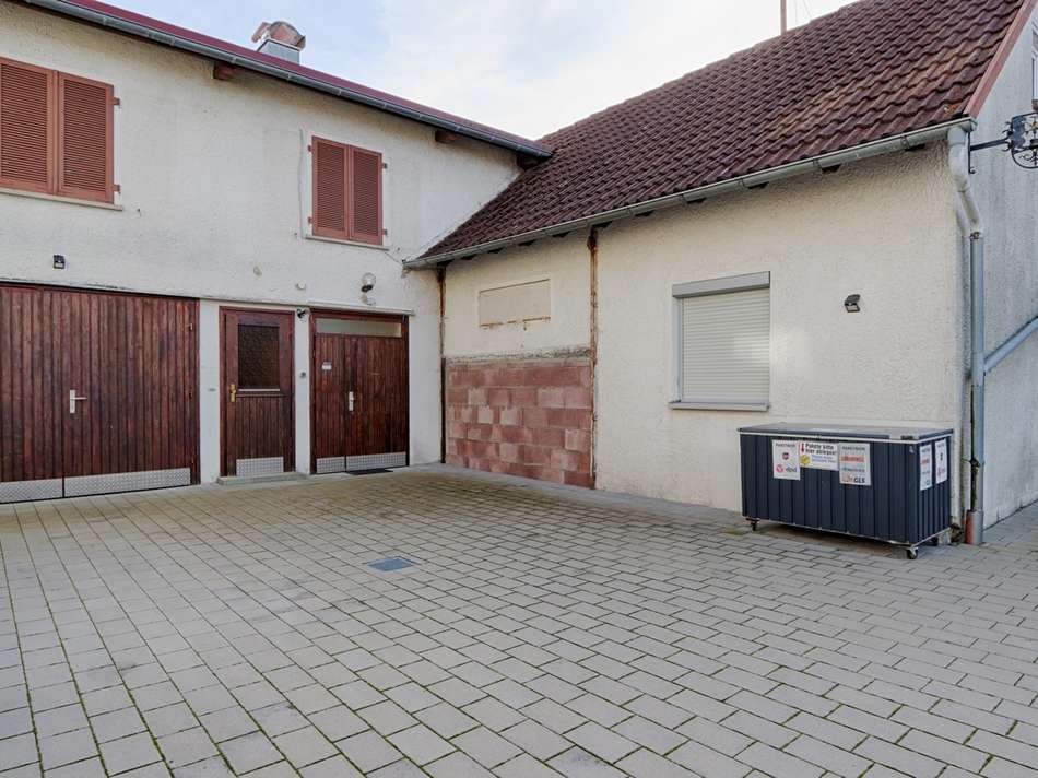 Hausfront ELW & Garage