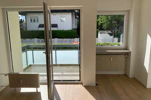 Exklusiv wohnen in Sendling-Westpark: 42 m² mit neuer Einbauküche, Balkon, U6 in 5 Min – 81377 Am Waldfriedhof, München – Vorschaubild 3