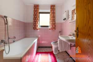 IMMOSPACE *** GROßZÜGIGES EIN-  BZW ZWEIFAMILIENHAUS MIT GARTEN, XXL-GARAGEN UND STADELBEREICH *** – Augsburg (Kreis) – Vorschaubild 6