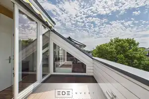Lichtdurchflutete Dachgeschosswohnung mit sonniger Süd-Loggia in München-Untermenzing – München – Vorschaubild 1