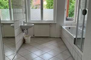 Geräumige 2 Zimmer Wohnung mit Kamin, Balkon und Einbauküche in bester Lage! – Friedrich-Engels-Straße 66, 99086 Johannesvorstadt, Erfurt – Vorschaubild 3