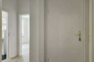 Mit Video: Frisch saniert - 2 Zimmer mit Tageslichtbad und Einbauküche! – Sankt-Michael-Straße 5, 39112 Sudenburg, Magdeburg – Vorschaubild 6