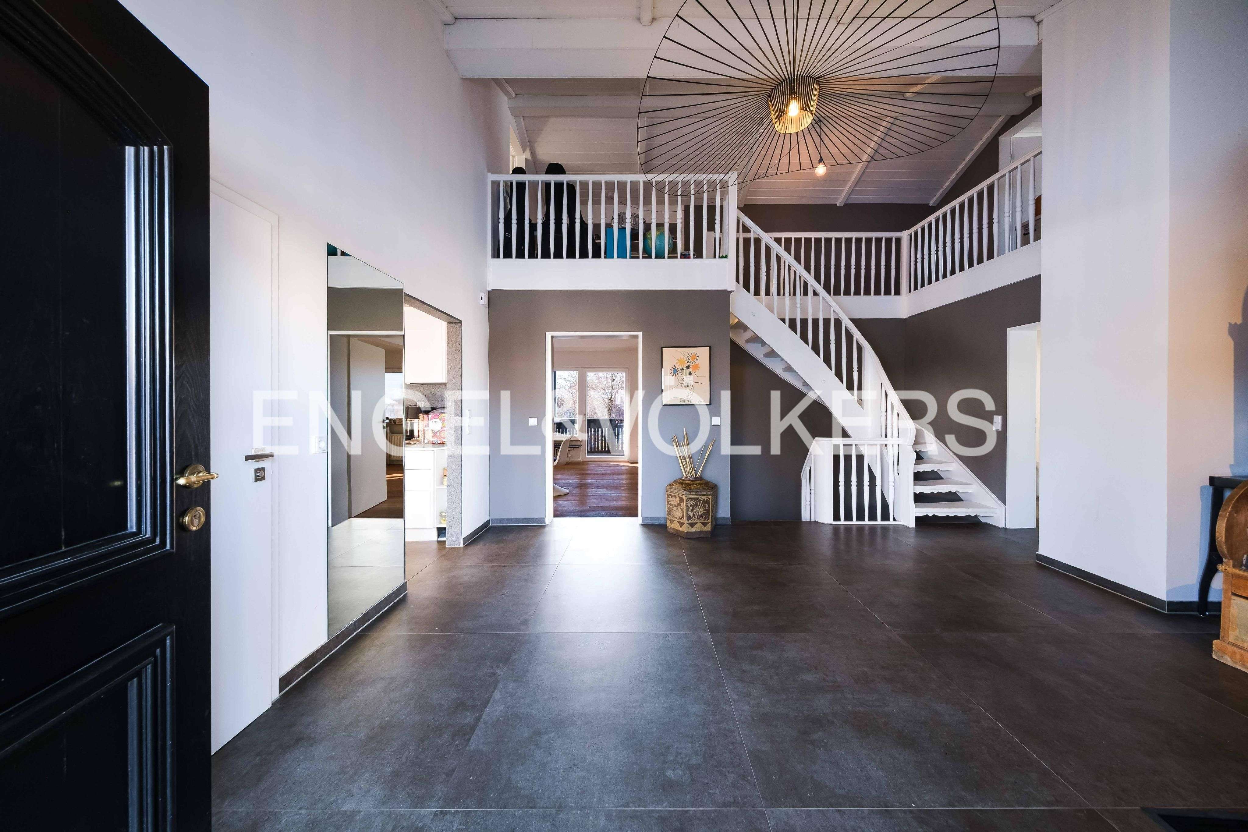 Immobilie in Warngau - Morgens an den Weiher, abends an den Kamin: Ihr Familien-Refugium zwischen Holzkirchen und Tegernsee - Bild 1