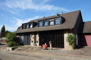 FREISTEHEND EXKLUSIV 1 FAM.-HS., 3 GARAGEN, 7 ZI./237 QM WFL., MARMOR, KAMIN, SAUNA IN KNITTKUHL