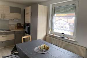 Schönes Wohnhaus mit zwei Wohnungen, Garten, Garage und Carport in ruhiger Lage. – Die vollständige Adresse der Immobilie erhältst du vom Anbieter., 93437 Furth im Wald – Vorschaubild 8