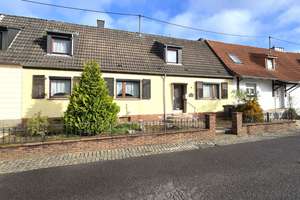 RESERVIERT!!! Röchlinghöhe: Einfamilienhaus mit Garten in beliebter Lage – Merziger Straße 18, 66333 Völklingen – Vorschaubild 1