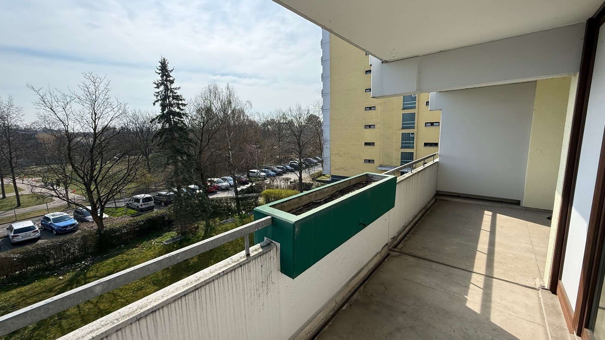 Renovierungs-/ Sanierungsbedürftige 2-Zi.-ETW im 2.OG mit Aufzug zzgl. TG-Stellplatz (Duplex), Konstanz Kreis – Bild 4