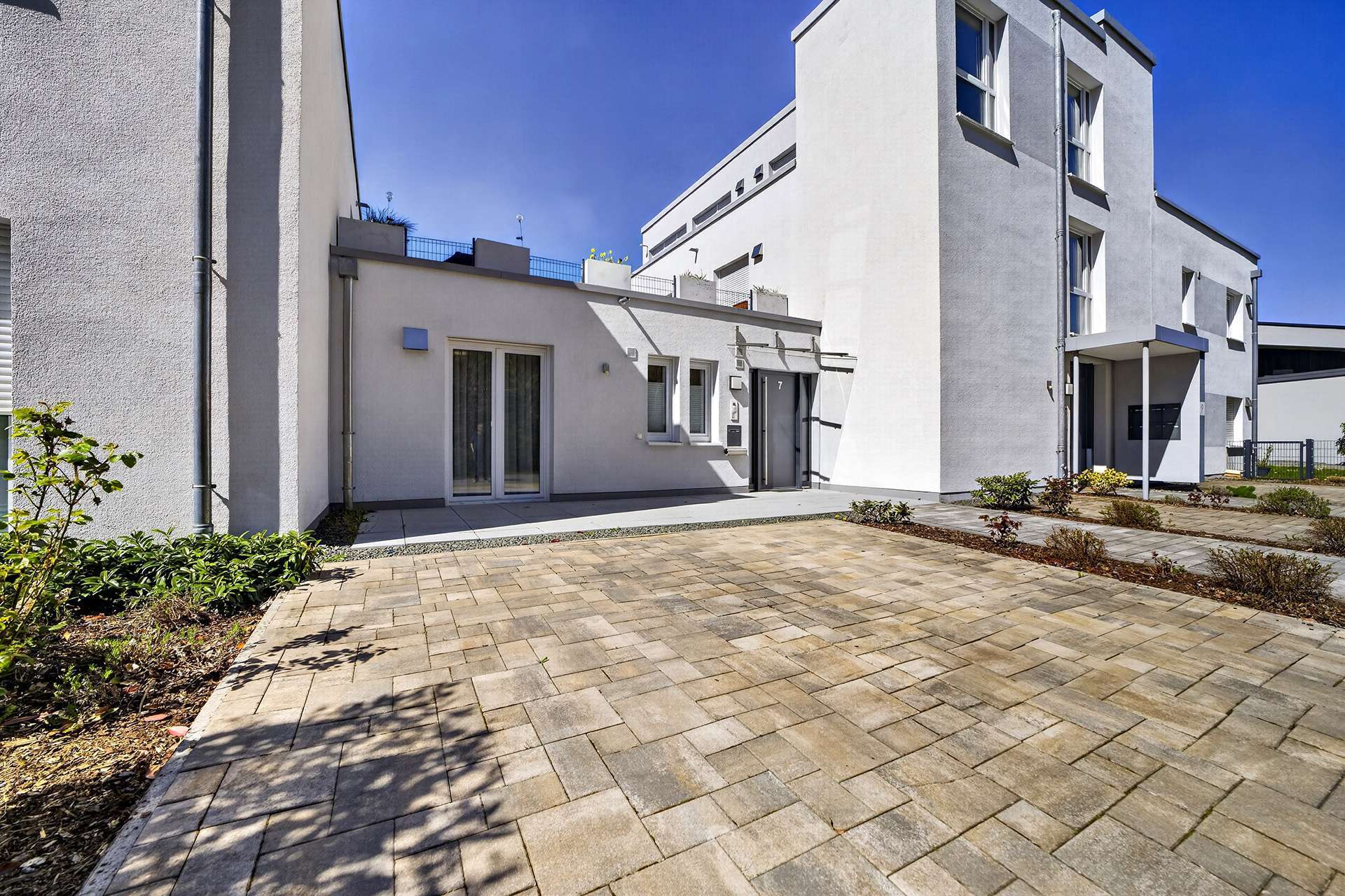 Trier-Feyen: Wohnen wie im eigenen Haus - moderne Duplex-ETW mit Terrasse, Garten & Sauna, Trier – Bild 3