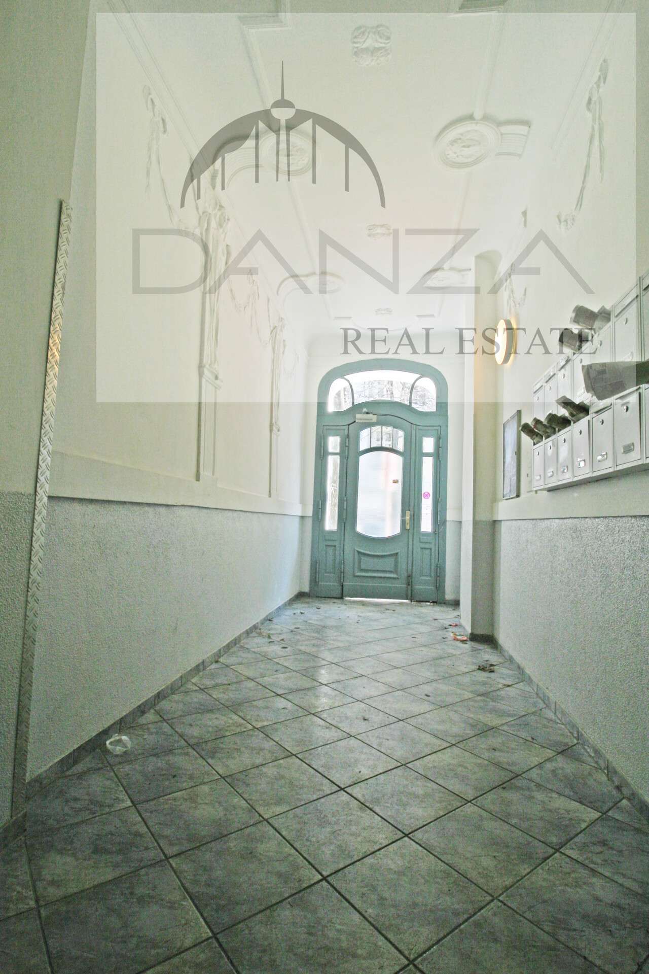 Altbau-Wohnung mit viel Potenzial und zum Sanieren - Eigenbedarf möglich, Berlin – Bild 2