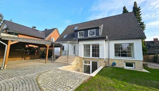 Bild von Neuwertiges + familiengerechtes Einfamilienhaus mit Souterrainfläche in Bestlage von Wellingsbüttel!