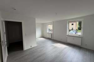 Frisch renovierte 5-Zimmer-Erdgeschosswohnung mit 2 Bädern & großer Küche – Perfekt für Familien!