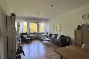 Ruhige und schöne Altbauwohnung in bester Lage (inkl. Möbelübernahme)