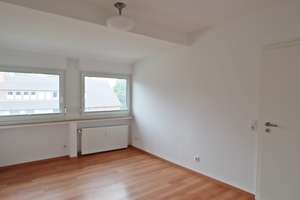 Helle 2-Zimmer-Dachgeschosswohnung mit Einbauküche und großem Dachboden in Düsseldorf-Wittlaer – Bockumer Straße 43, 40489 Wittlaer, Düsseldorf – Vorschaubild 4