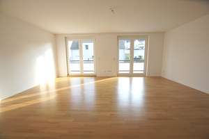 Moderne und großzügige
5 Zimmer-Wohnung über zwei Etagen mit separatem Eingang und Einbauküche – 40549 Heerdt, Düsseldorf – Vorschaubild 4