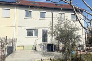 Reihenmittelhaus mit Garten und Garage