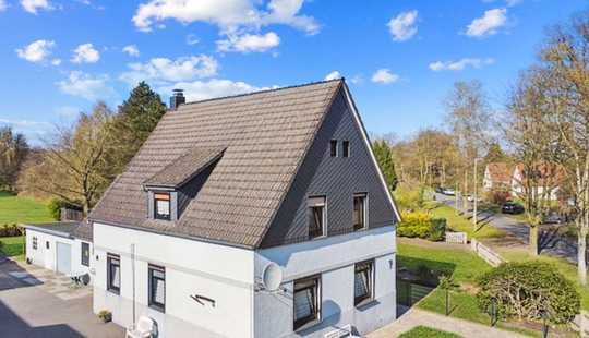 Bild von Zweifamilienhaus mit großem Grundstück und viel Platz für Ideen