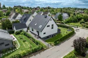 Smart. Grün. Großzügig - Das Familienhaus der nächsten Generation. – Die vollständige Adresse der Immobilie erhältst du vom Anbieter., 23701 Eutin – Vorschaubild 2
