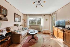 +++ am Waldrand - hell & sonnig - 4.OG mit Fernblick - W-Balkon - gepflegt - möbliert - Garage +++