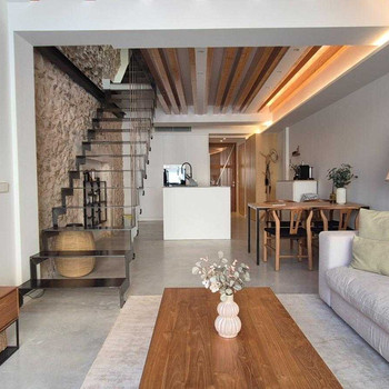 Vollständig renoviertes und möbliertes Haus.