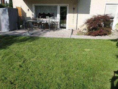 Sofort einziehen! Sehr gepflegtes EFH/ZFH mit zwei Garagen, zwei Balkonen, Garten und Terrasse!