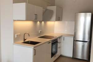 Helle 2-Zimmer Wohnung mit Balkon im 3. OG in Allach – Am Münchfeld 31, 80999 Untermenzing, München – Vorschaubild 2