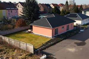 Einziehen und genießen! Stilvoller Wohlfühl- Bungalow mit Sonnenterrasse, Garten und Energieklasse A – Bachstraße 6b, 6766 Bitterfeld-Wolfen – Vorschaubild 3