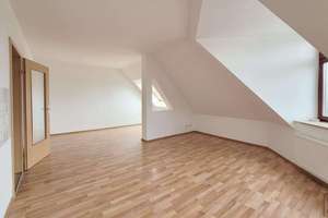 Gemütliche 2-Zimmer-Wohnung mit offener Küche in einem liebevoll sanierten Altbau in Stötteritz!