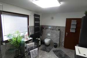 Niefern - Großzügige, hochwertig renovierte Doppelhaushälfte mit ELW, schönem Garten und Garage! – Die vollständige Adresse der Immobilie erhältst du vom Anbieter., 75223 Niefern-Öschelbronn – Vorschaubild 19