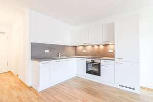 Großzügige, lichtdurchflutete Etagenwohnung mit Balkon und moderner Einbauküche – ERSTBEZUG! – Karoline-Veith-Straße 23, 60487 Bockenheim, Frankfurt am Main – Vorschaubild 2