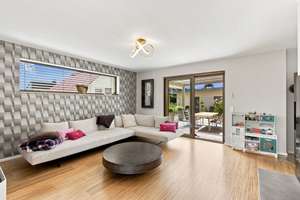 Licht. Raum. Lebensqualität. – Hochwertiges Einfamilienhaus mit Pool, Kamin und Premium-Ausstattung – Die vollständige Adresse der Immobilie erhältst du vom Anbieter., 1109 Hellerau/Wilschdorf, Dresden – Vorschaubild 8