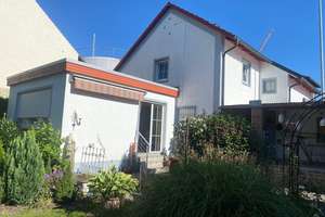 Idyllisches Einfamilienhaus mit wunderschönem Garten im Stadtzentrum von Abensberg – Die vollständige Adresse der Immobilie erhältst du vom Anbieter., 93326 Abensberg – Vorschaubild 1