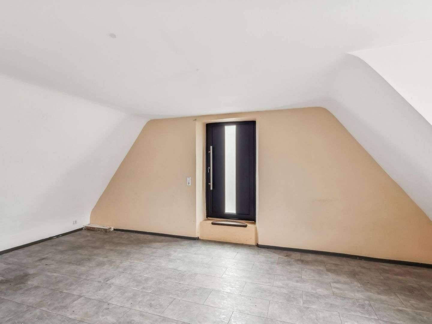 Immobilie in Weinstadt - Sehr viel Platz zum Gestalten: Zweifamilienhaus in Weinstadt - Bild 3