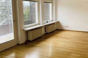 Ruhige, großzügige vier Zimmer Wohnung in Stuttgart-Möhringen   – Die vollständige Adresse der Immobilie erhältst du vom Anbieter., 70567 Möhringen-Süd, Stuttgart – Vorschaubild 3