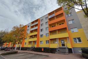 DREI ZIMMER im 1.OBERGESCHOSS – Krondorfer Straße 111, 6766 Bitterfeld-Wolfen – Vorschaubild 2