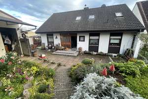 Zweifamilienhaus mit großzügigem Grundstück mit Baugenehmigung und Nebengebäuden zu Verkaufen! – Die vollständige Adresse der Immobilie erhältst du vom Anbieter., 63667 Nidda – Vorschaubild 1
