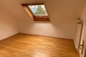 Dachgeschosswohnung mit drei Räumen, Einbauküche und Hobbyraum – Holderbuschweg 8, 70563 Heerstraße, Stuttgart – Vorschaubild 10